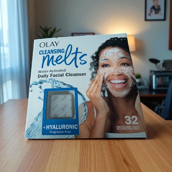 OLAY Cleansing Hyaluronic Melts Daily Facial Cleanser 32 Dissolving Pads New - Picture 1 of 6